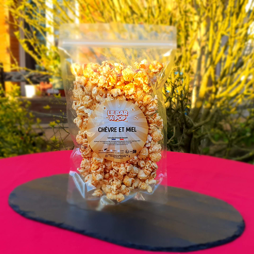 Un Popcorn revenu en marmite, original et artisanal, avec du Fromage de chèvre de la "Chèvrerie de la Basse Araize (49520) et Miel de Jeremy "Aux des délices des miellées (49500)"