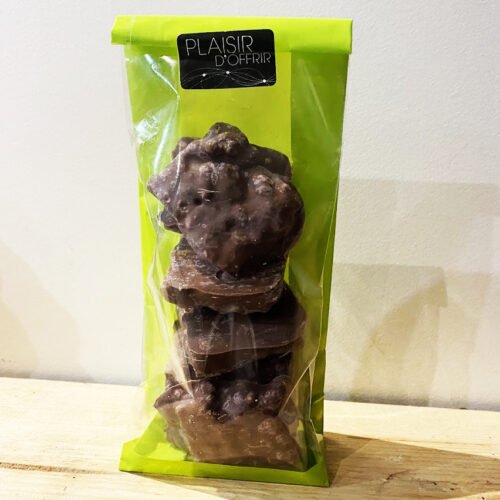 es carrés de Riz soufflé, c'est avant tout un riz soufflé nature, mélangé à du chocolat blanc et un arôme naturel de menthe verte de qualité supérieure, mis en forme et recouvert d'une couche généreuse de Chocolat Noir.