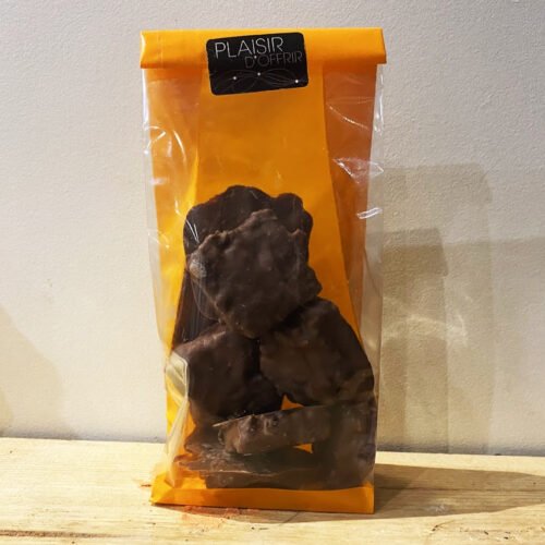 Riz soufflé nature, mélangé à du chocolat au lait de qualité supérieure arôme naturel d'Orange sanguine, mis en forme et recouvert d'une couche généreuse de Chocolat au lait.